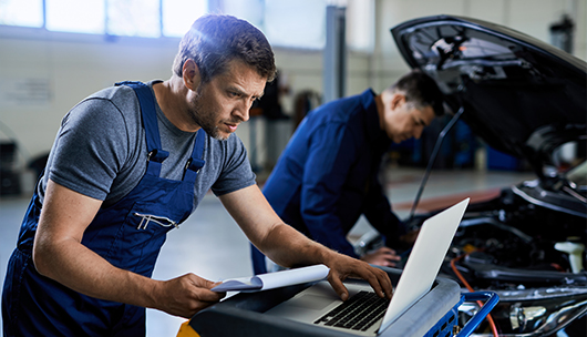 Employee using AutoVision in the dealership service center